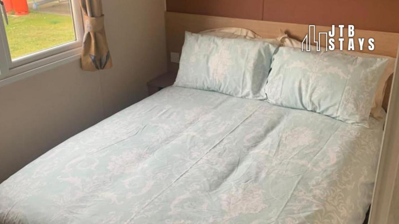 Spacious And Luxurious Caravan In Trecco Bay Порткоул Екстериор снимка